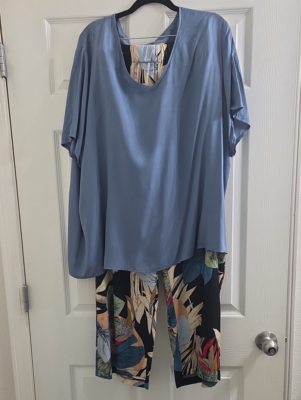 SHEIN Dusty Blue V-Neck Dolman Tunic With Colorful Matching Pants